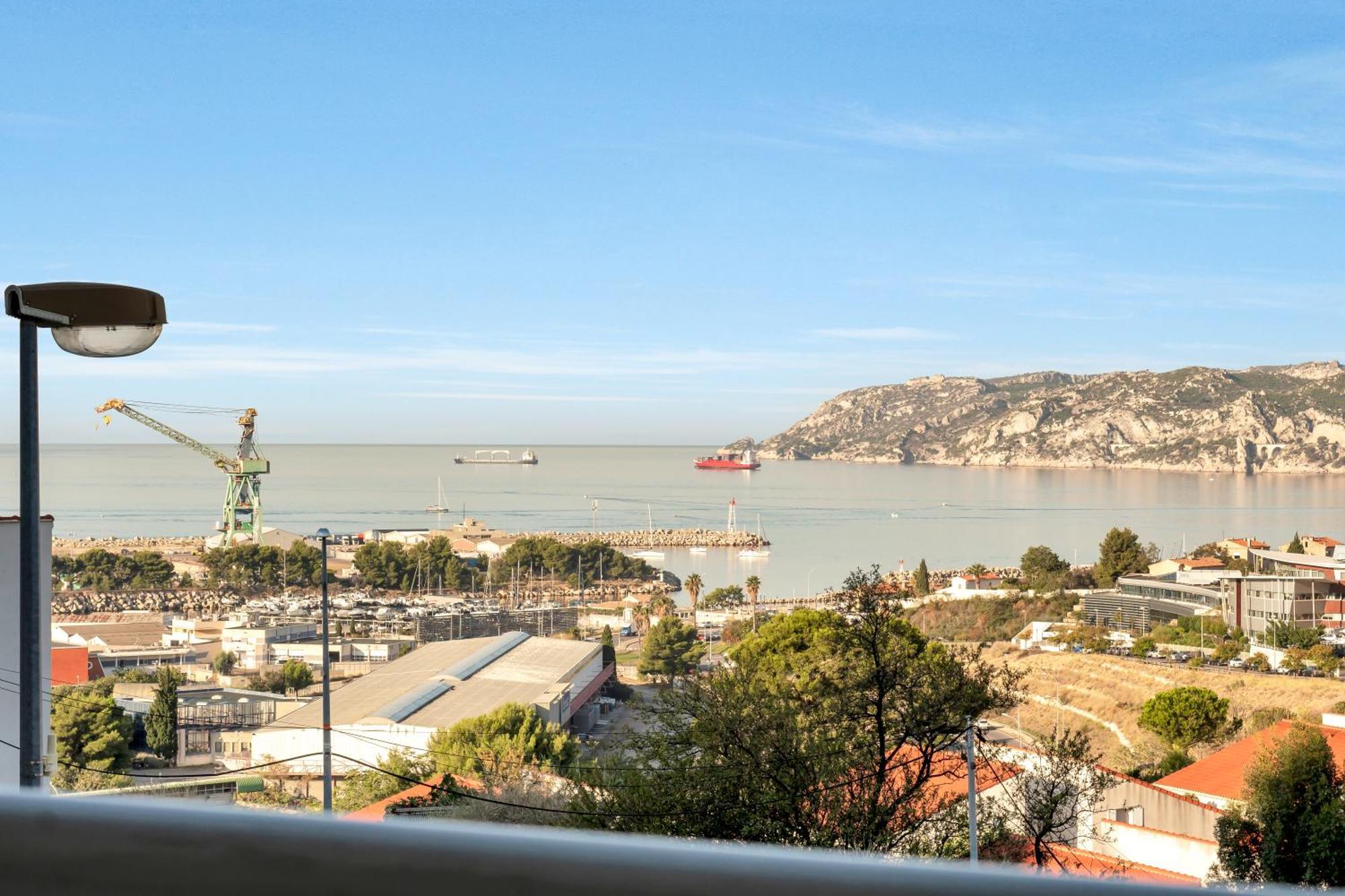 Homestay In With Seaview Marseille